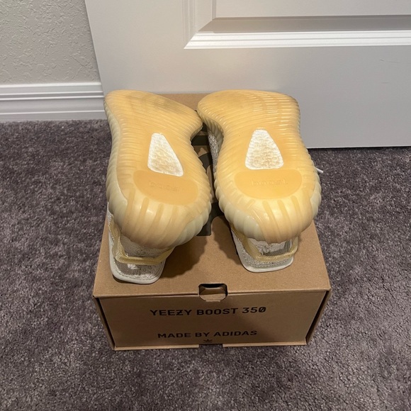 Yeezy Boost - Picture 2 of 6